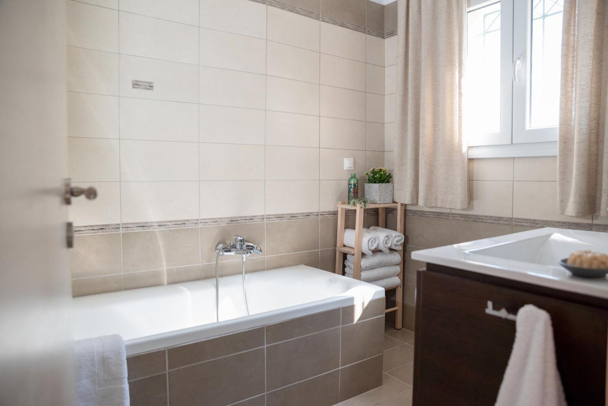 Solari Hill Maisonette Two Private Parking Alepou 외부 사진